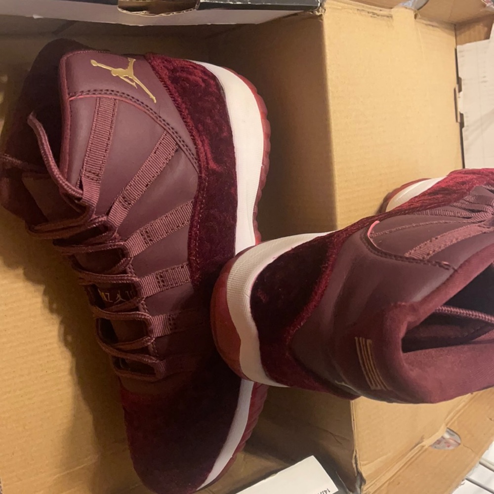 Red velvet jordan 11 shoes